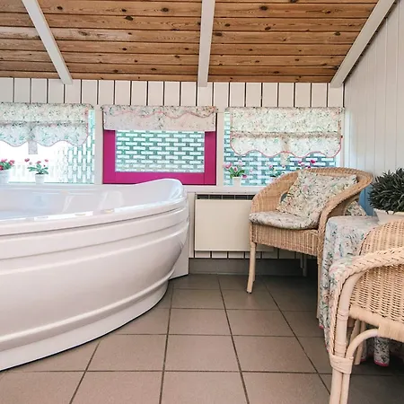 8 Person In Glesborg *