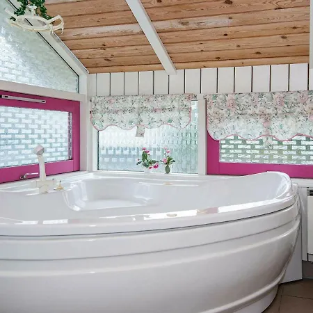 8 Person In Glesborg Ferienhaus Fjellerup